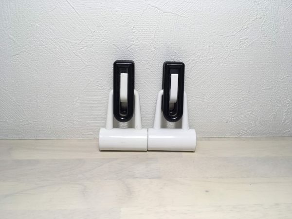 トモエ算盤のブックストッパーで本を開いたままに