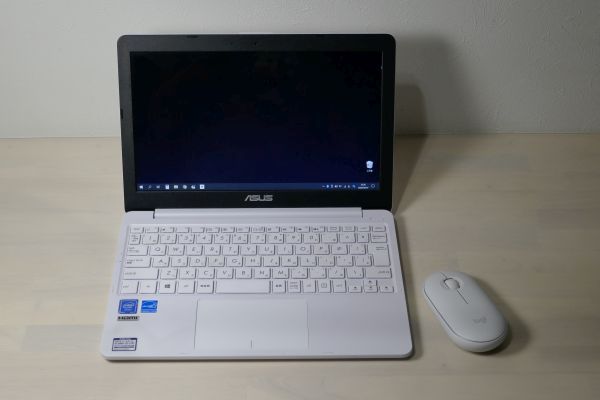 ASUS E202MA Logicool M350