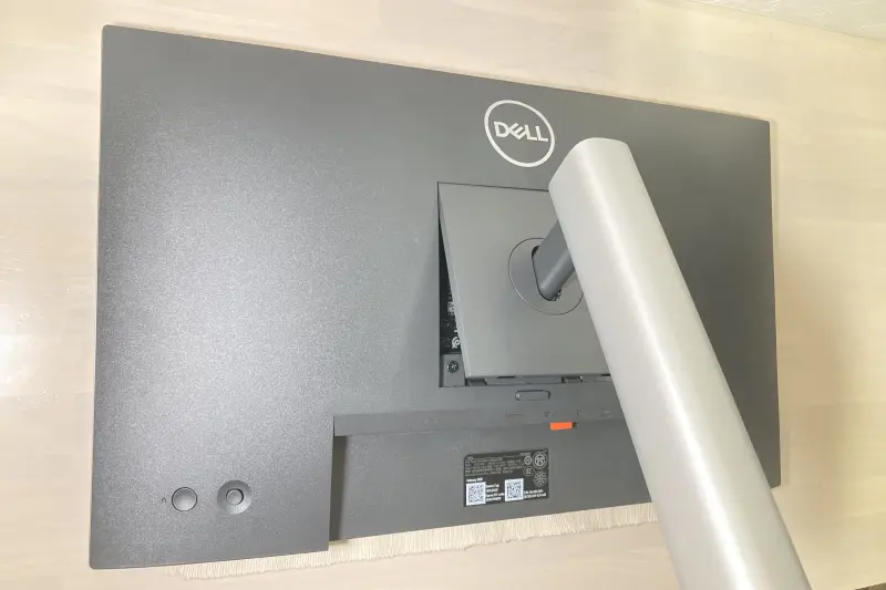 Dell P2223HCのスタンド取り付け