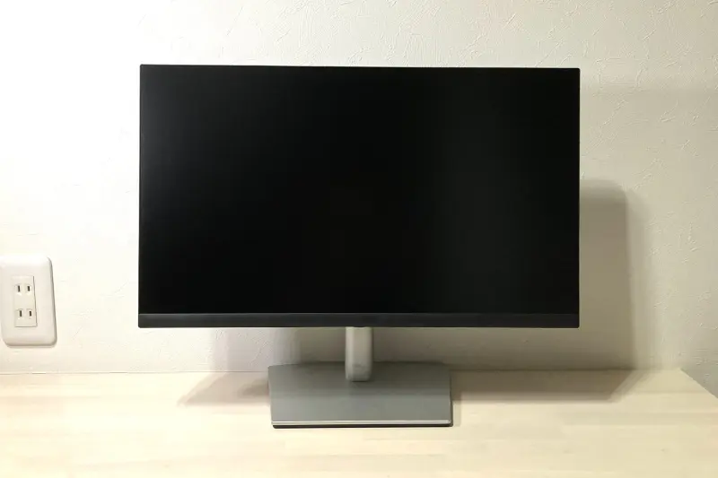 Dell P2223HCの外観（真ん中の位置）