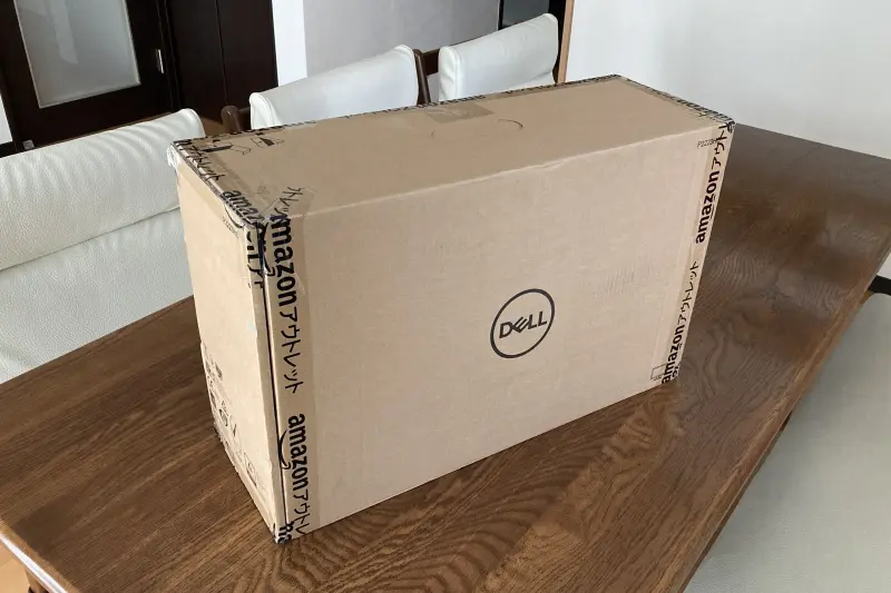 Dell P2223HCの外箱